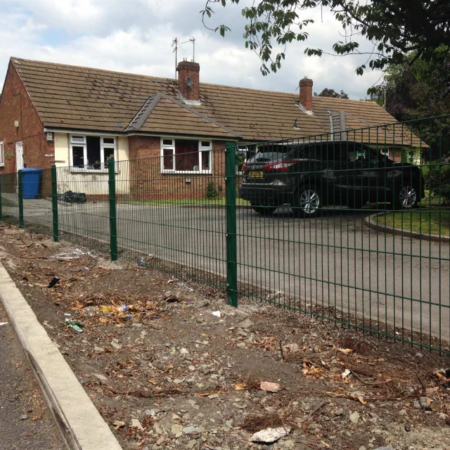 Twin Wire 656 - 5.0m Run / 2 Sections, 1.2m High, Dig-In - Galvanised & PPC Green RAL 6005