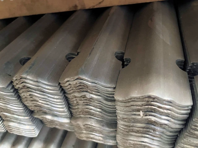 Traditional D Pale (Rounded & Notched Top) - 1.2m - Galvanised