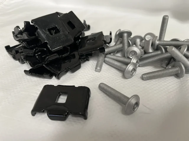 V Mesh Black Clip with Security Bolt