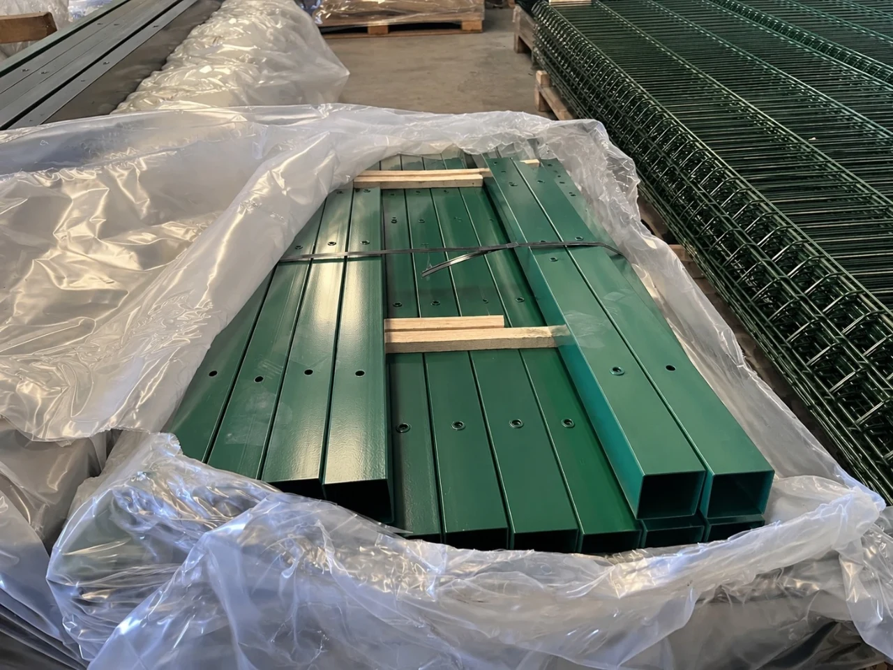 50mm Square Dig-In Mesh Post for 1.2m Panels - Green RAL 6005