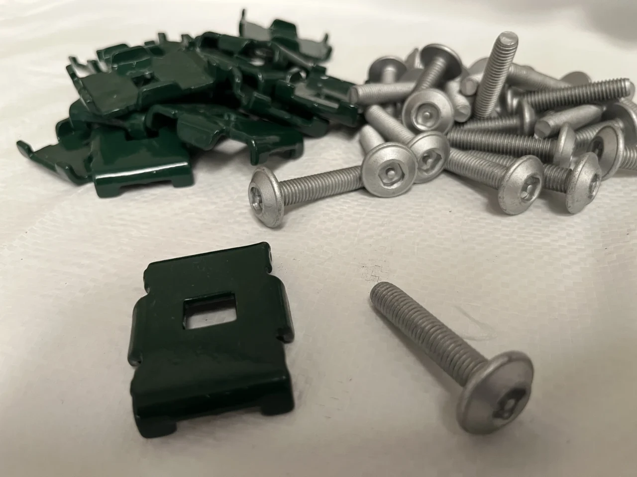 V Mesh Green Clip with Security Bolt