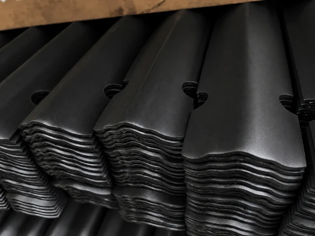 Traditional D Pale (Rounded & Notched Top) - 1.2m - Galvanised & PPC Black RAL 9005