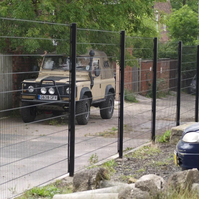 Twin Wire 656 - 5.0m Run / 2 Sections, 1.2m High, Dig-In - Galvanised & PPC Black RAL 9005