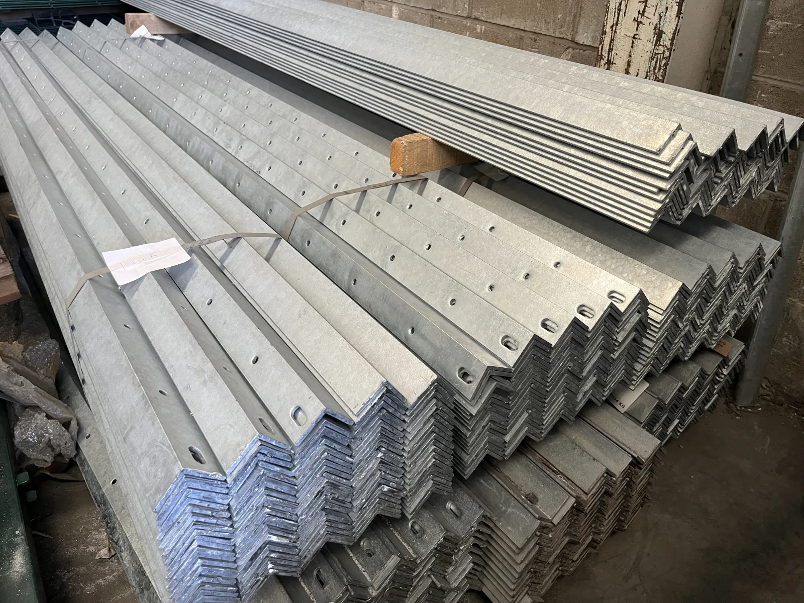 Traditional Angle Rail - 2.75m - Galvanised